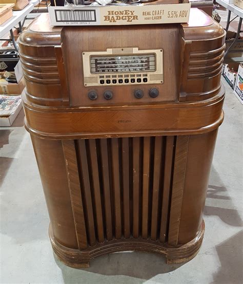 antique philco floor model radio